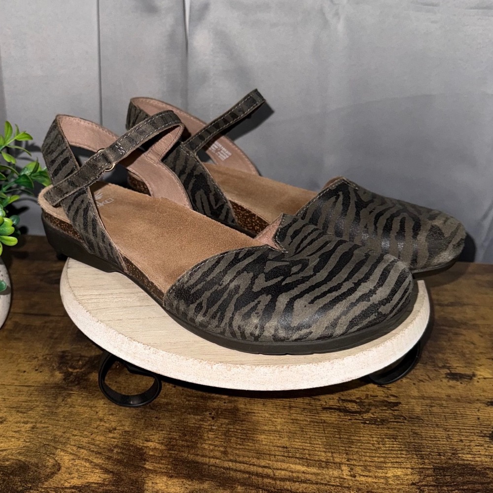 Dansko Rowan Zebra Print Shoes Size 39~9 Animal Print Closed Toe Slingback
